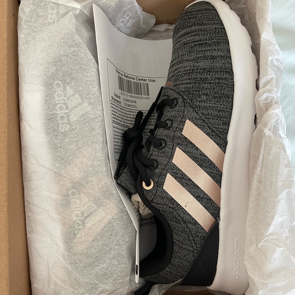 adidas Shoes - Shoes new never used